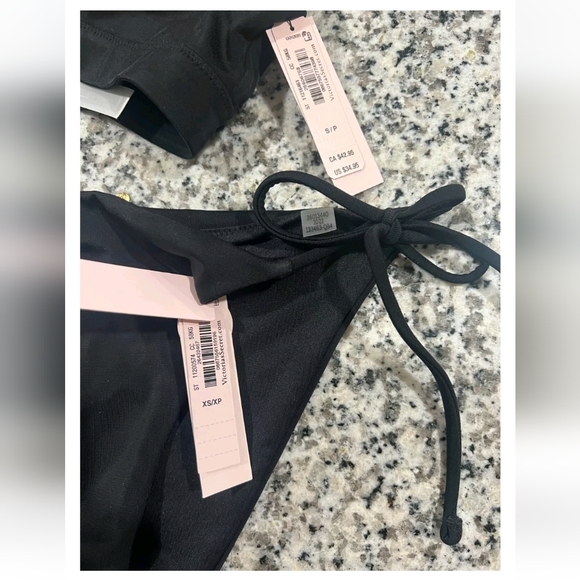 Victoria's Secret Bikini - Picture 3 of 14